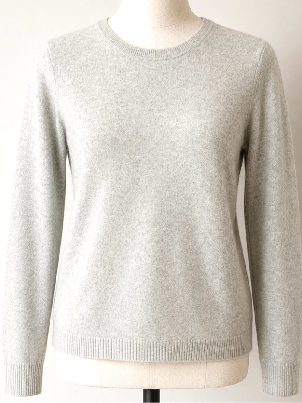 Ellen Tracy 100% Cashmere Light Gray Crewneck Sweater Cottagecore/soft girl
